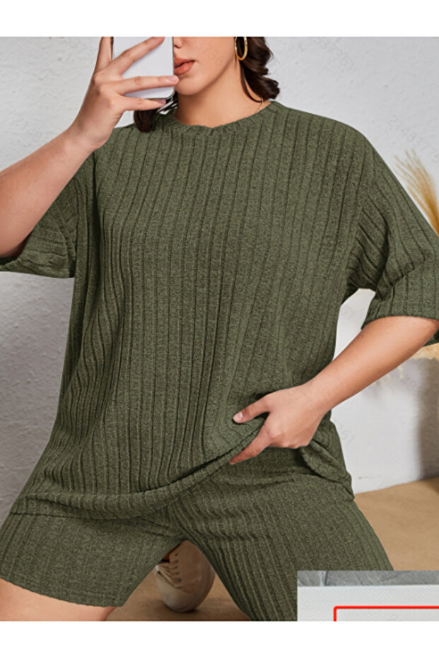 Plus Size Green Textured T-Shirt and Shorts Pyjama Set