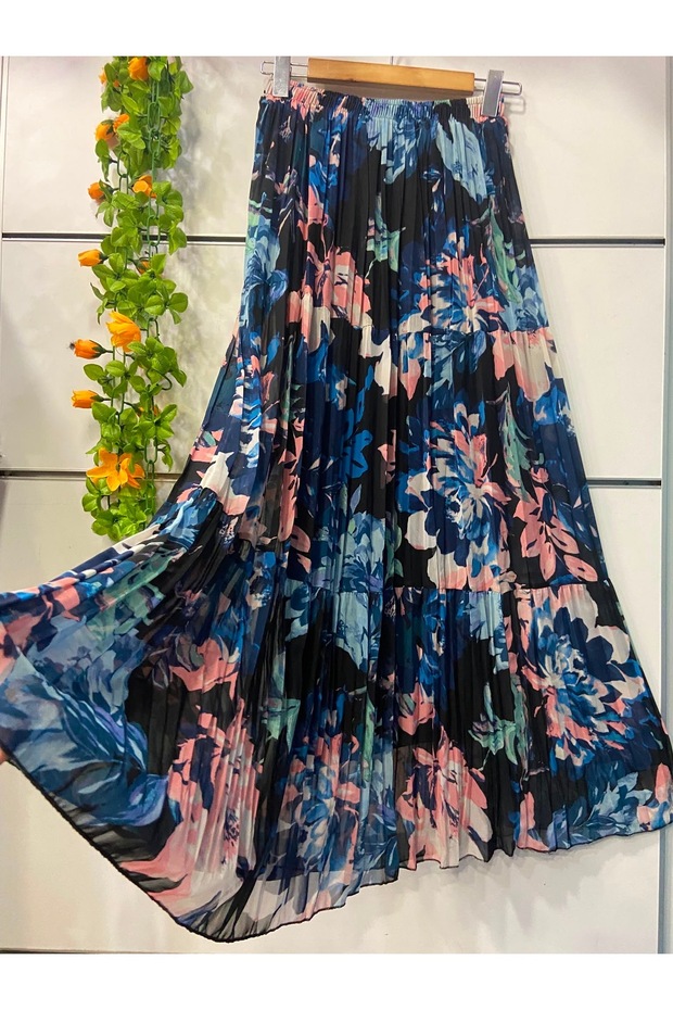Patterned chiffon skirt lined