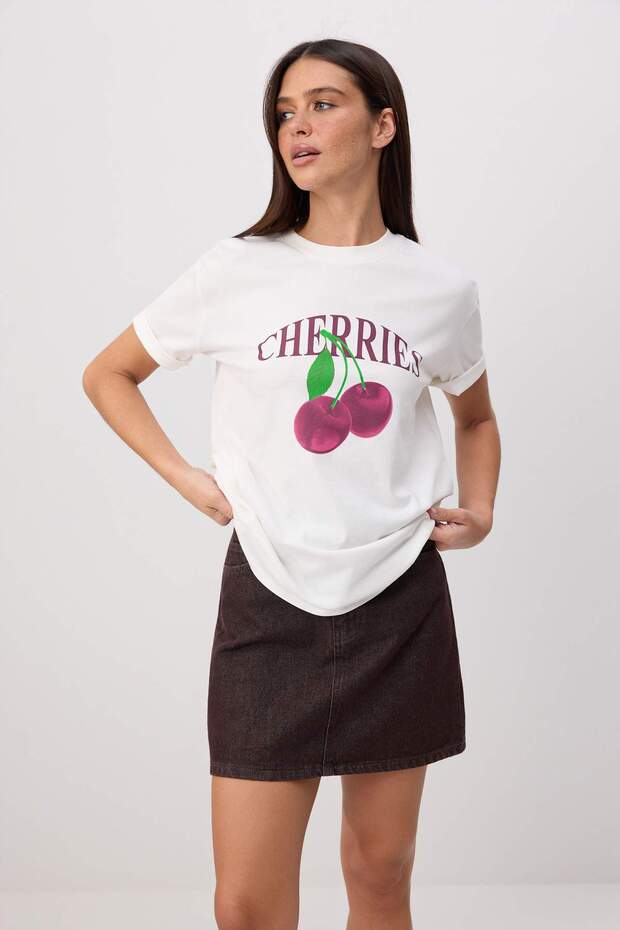 Trendyolmilla  Ekru Kiraz Baskılı Oversize/Geniş Kalıp Kısa Kollu %100 Pamuk Örme T-Shirt TWOSS26TS00123 - Görsel 3