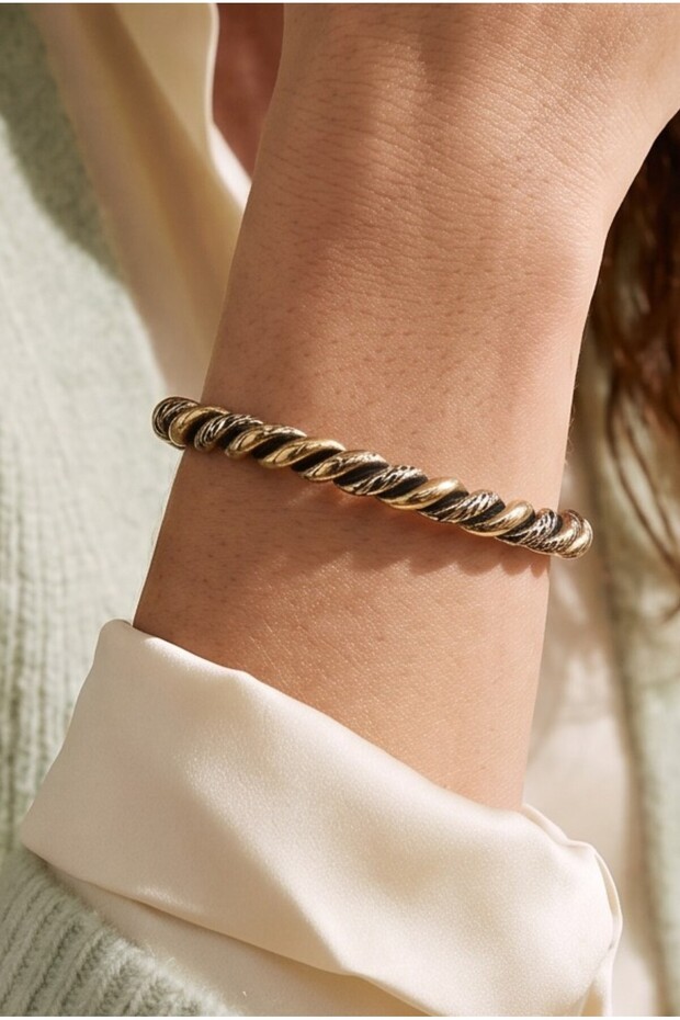 Copper Unisex Bracelet with Brass Twist Design