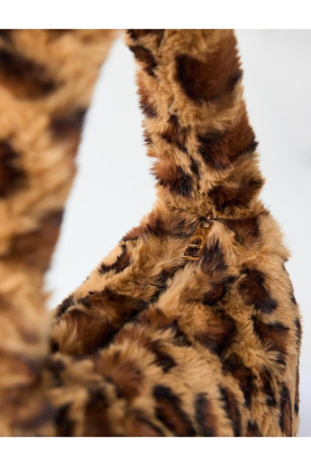 Brown Leopard Patterned Plush Shoulder Bag - 3