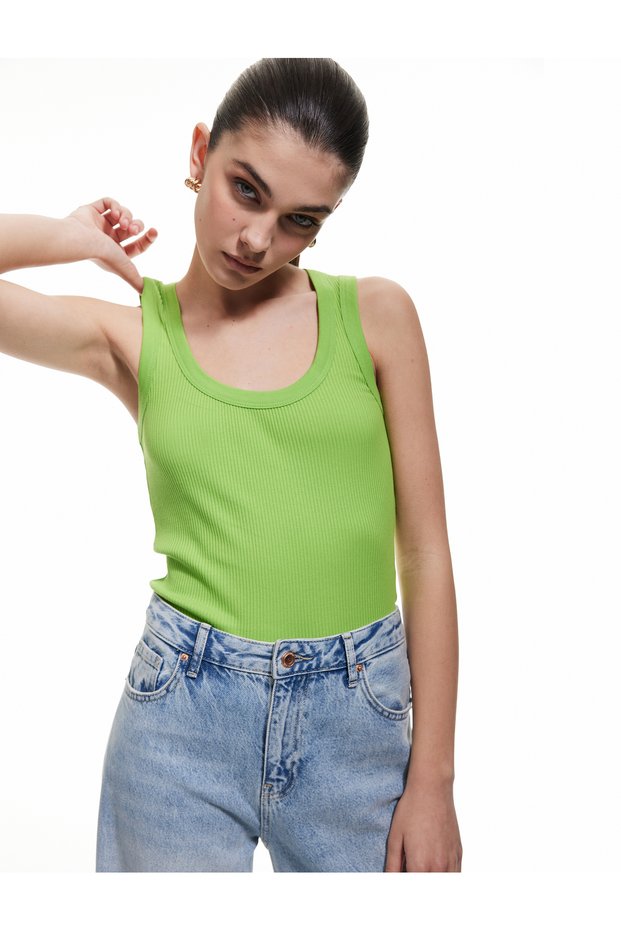 Slim Fit Sleeveless U-Neck Women's Ribbed Undershirt