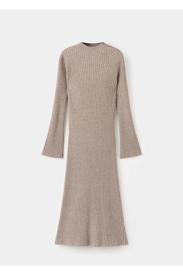 Geripptes Kleid mit Perkins-Kragen - 3