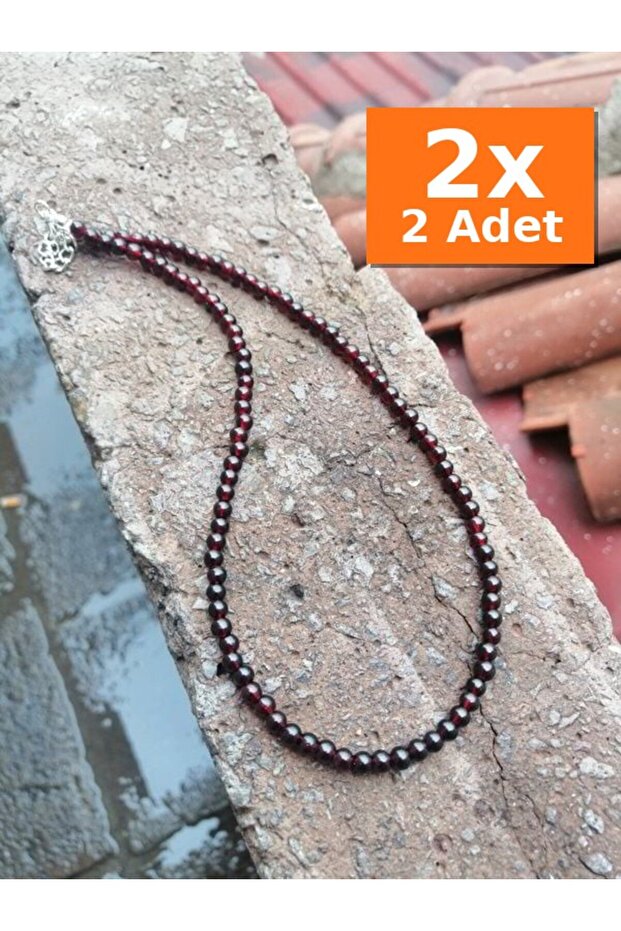 قلادة مصنوعة يدويًا بتصميم خاص كهدية