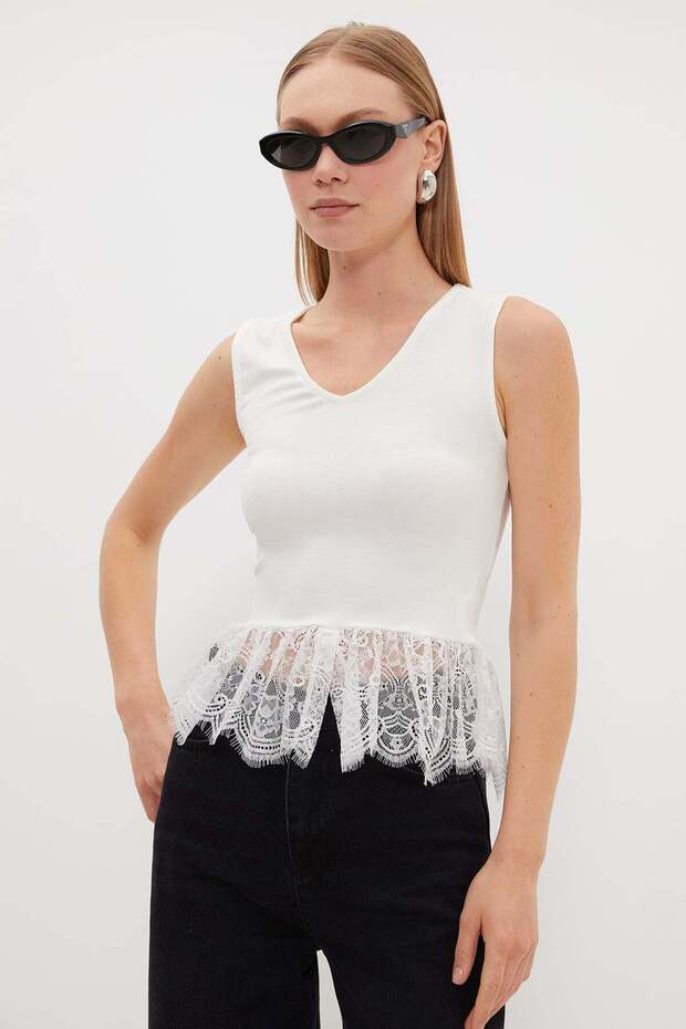 Lace V-Neck Slim Fit Blouse
