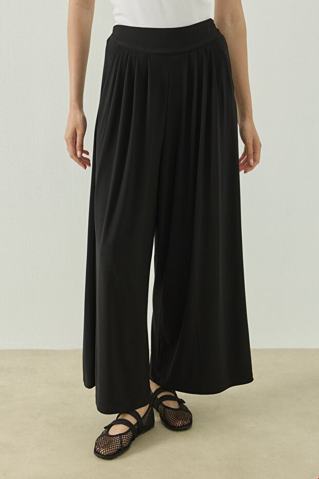 Alya Pleated Loose Trousers Black