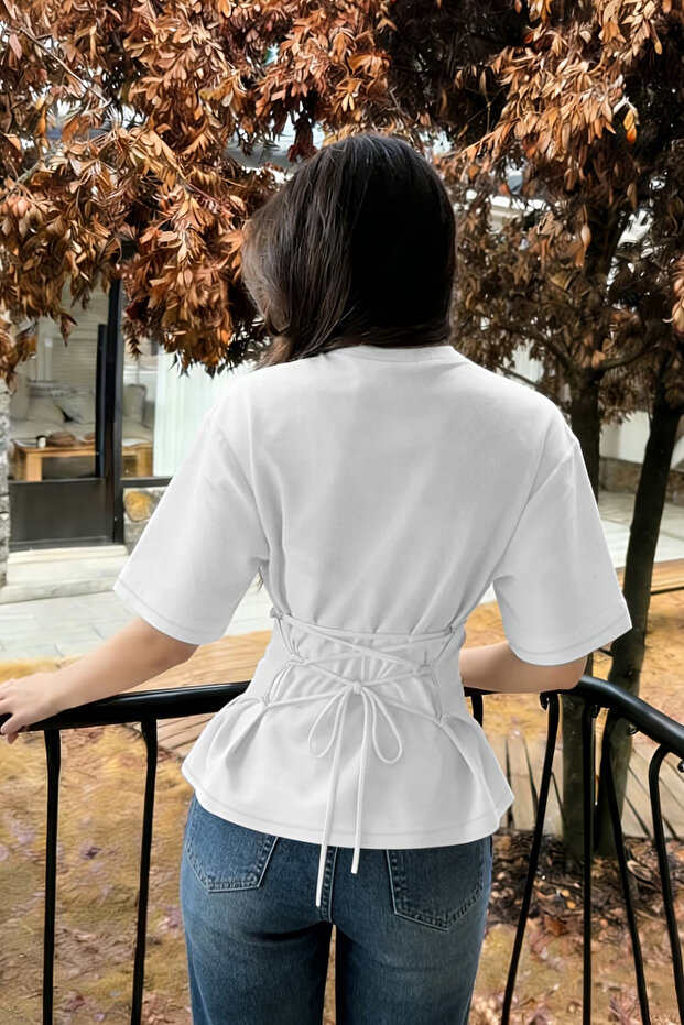 Women's Lace-Up Basic T-Shirt – Stylish and Modern Design with a Fitted Waist