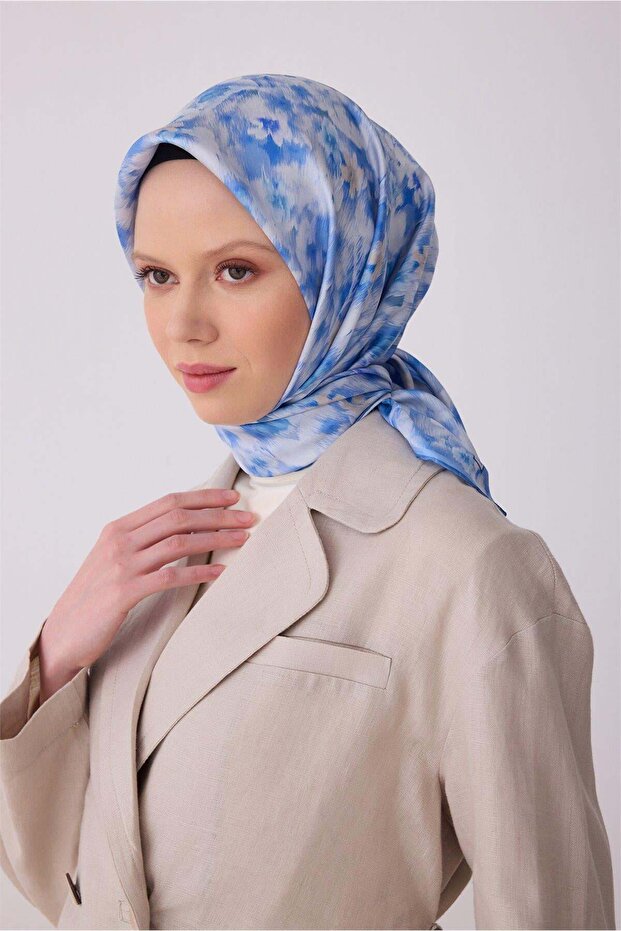 وشاح حريري بنقشة الزهور 4319 E26YA4319D01-85