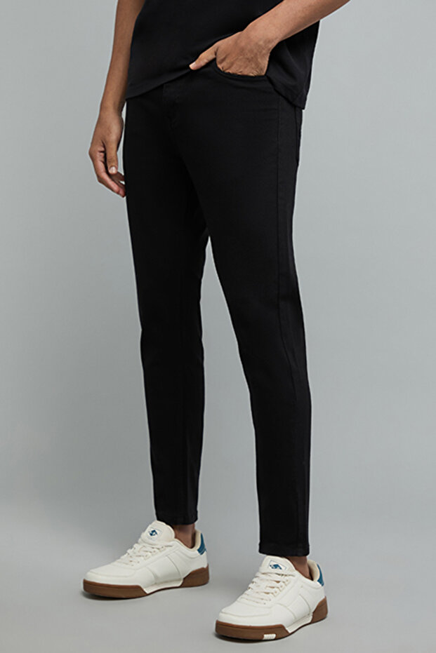 Solid Carrot Fit Jeans with Button Closure - 5