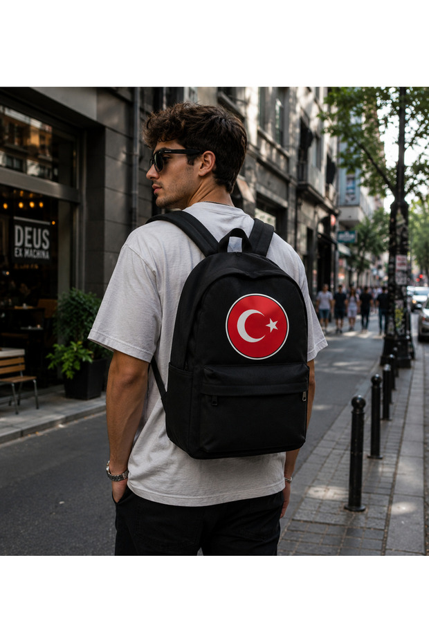 حقيبة ظهر بشعار Flag Print