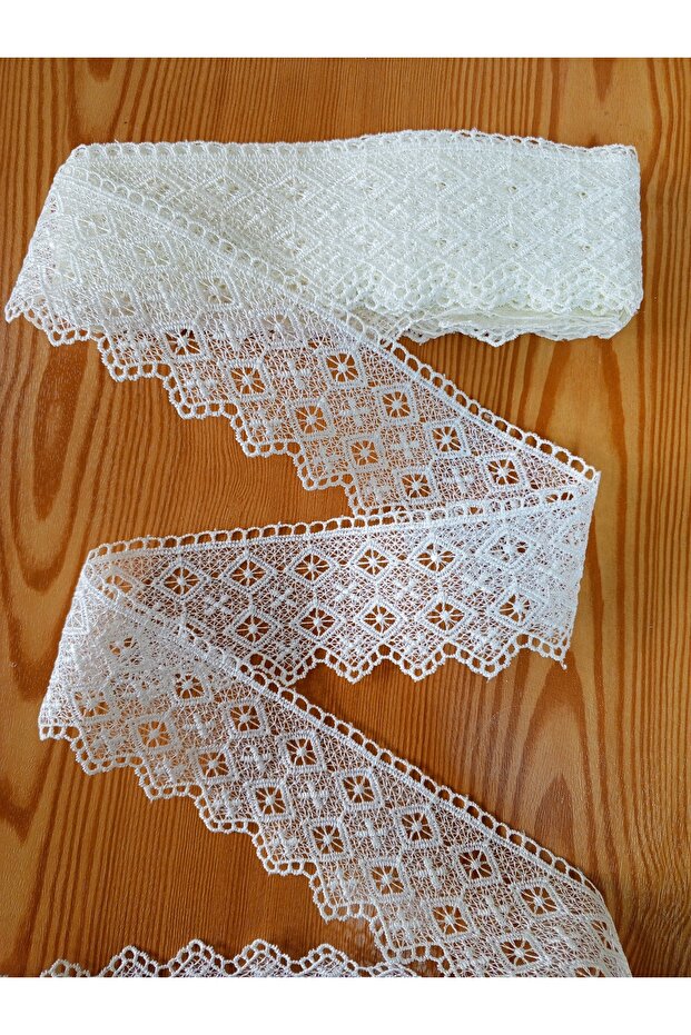 Gupture Lace Cream - 7 cm Wide X 9 Meters.