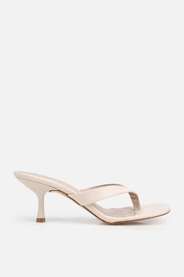 Women's beige thong sandals with stiletto heels