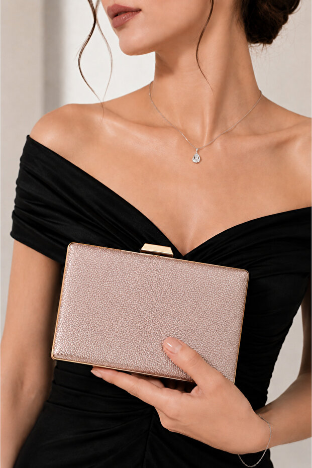 Women's Shiny Textured Evening Dress Bag / Clutch Bag with Chain Strap