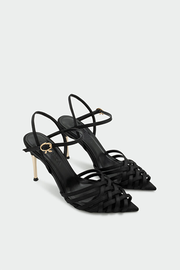 Wonder Women's Black Heeled Shoes with Special Cut Detail
