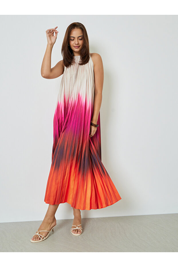 Ombre Look Halter Neck Pleated Maxi Dress
