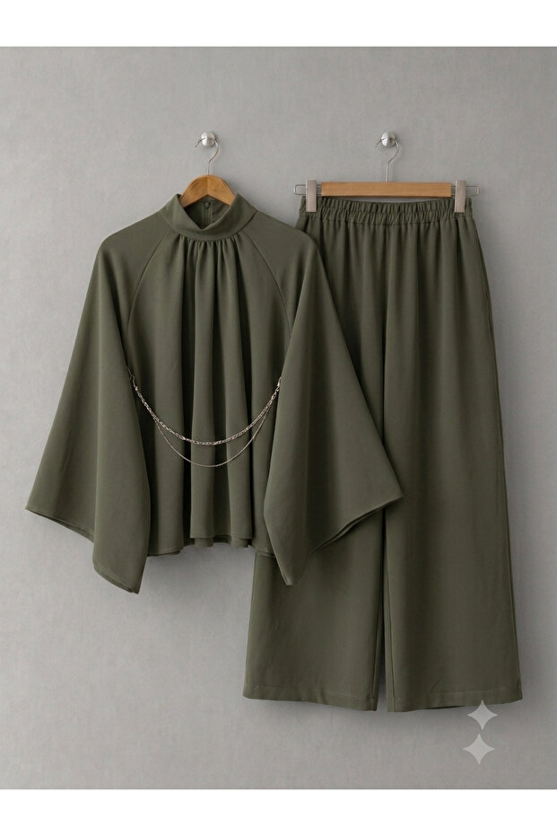 Dual set with chain detail