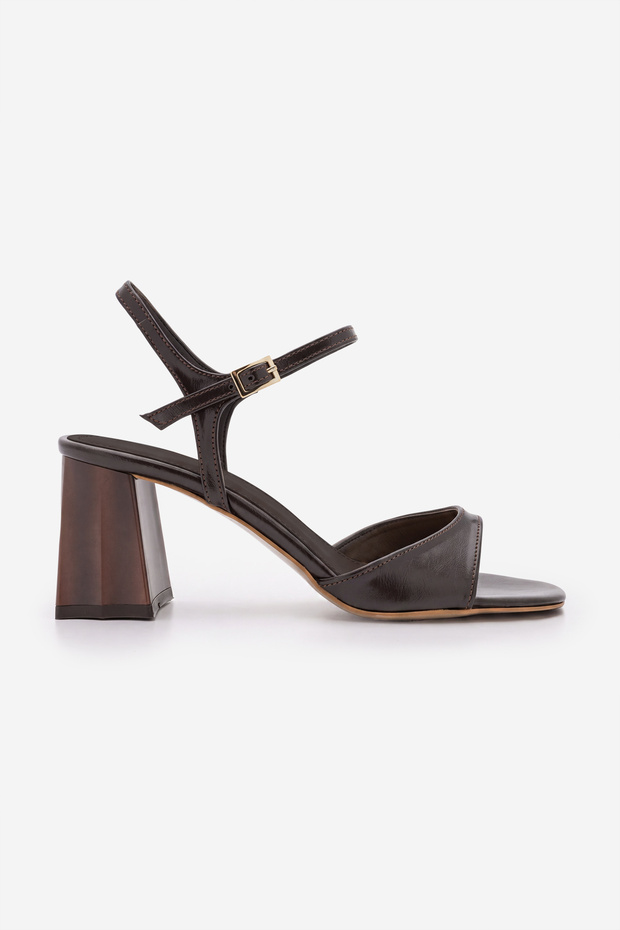 Women's Blunt Toe Wood Patterned Ankle Strap Heeled Sandals Sirena Brown