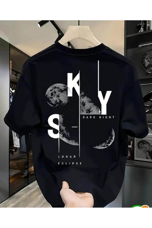 Lunar Eclipse Moon Graphic Black Unisex T-Shirt – Modern Moon Design Oversized Look Streetwear Printed Casual Men's Women's T-Shirt