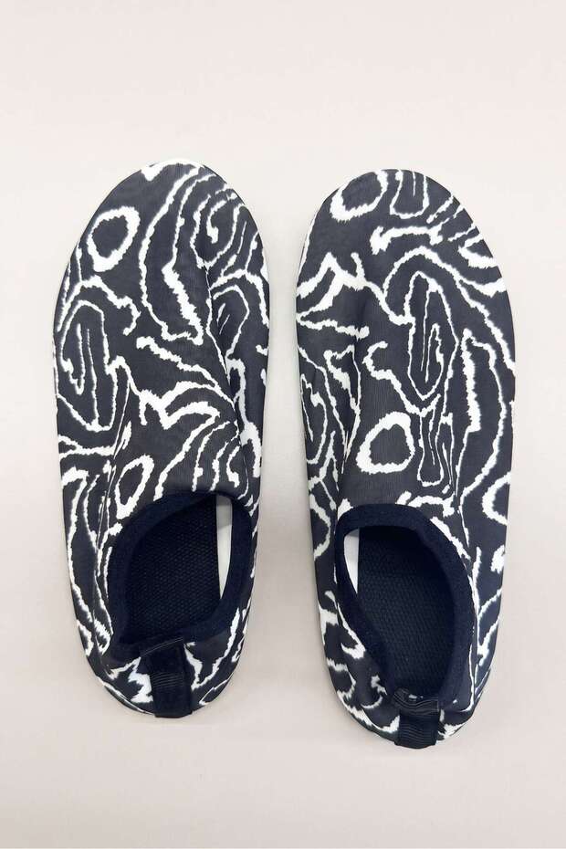 Women's Black and White Patterned Non-Slip Sole Sea and Pool Shoes