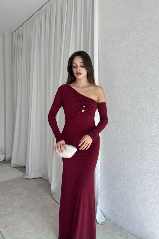 Elegant Long Dress with Single Shoulder Accessory Detail