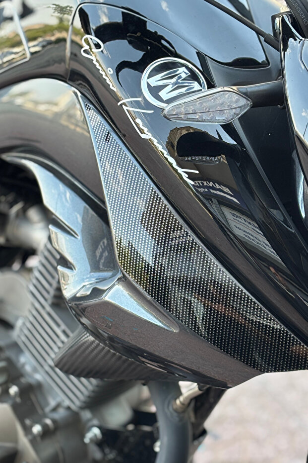 قطعة لاصقة متوافقة مع تصريفات جانبية من الكربون اللامع 8D لـ Mondial Drift-L (يمين ويسار)