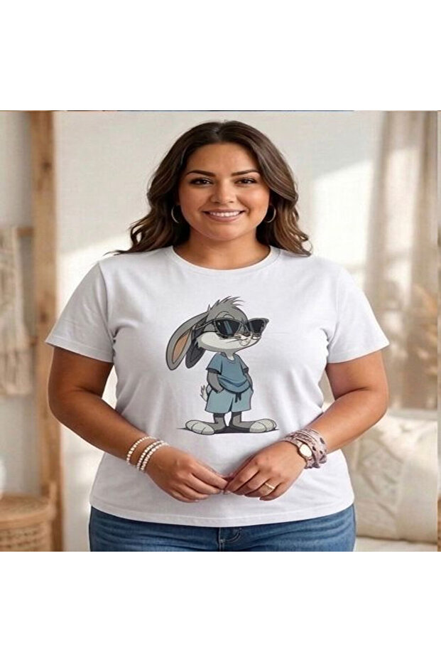 تي شيرت نسائي كبير الحجم بطباعة رقمية من TAVŞAN