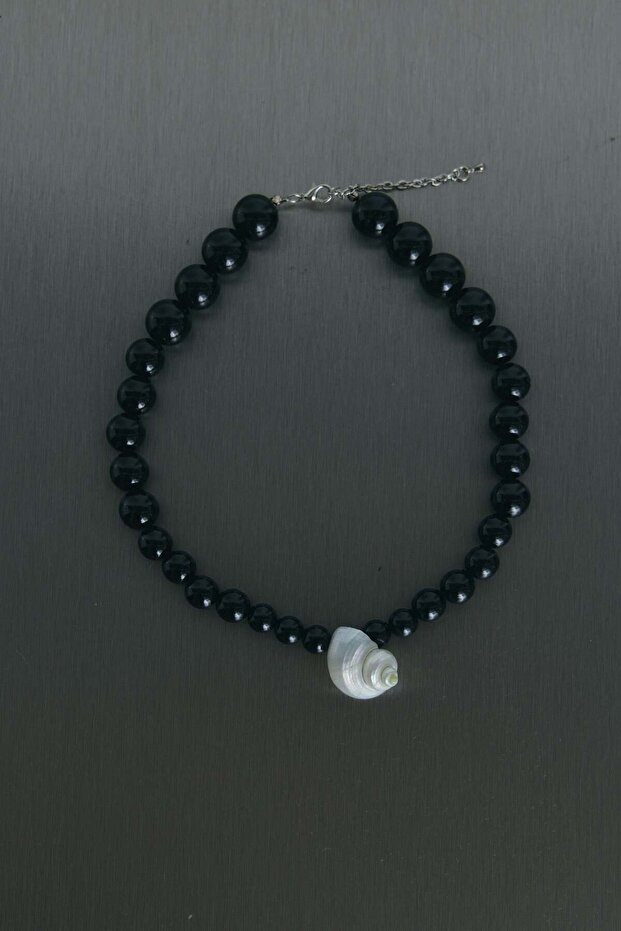 Black Island Seashell Necklace