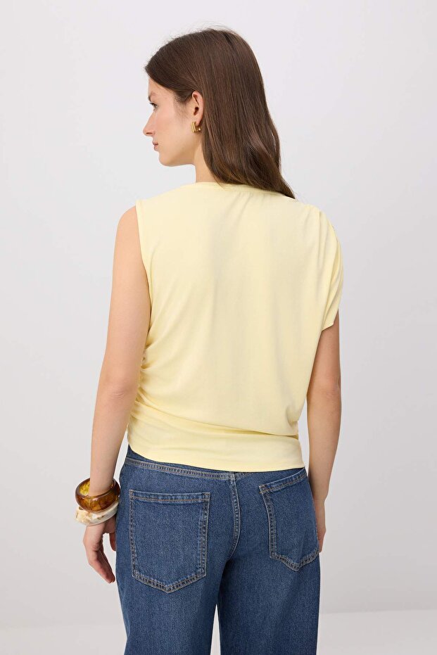 Sarı Regular/Normal Kalıp Kolsuz Büzgü Detaylı Yumuşak Örme Bluz TWOSS26BZ00794 - 4