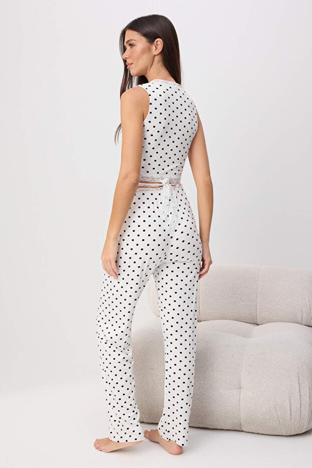 Beyaz Puantiyeli Kruvaze Dantel Detaylı Viskon Örme Pijama Takımı THMSS26PT00061 - 4
