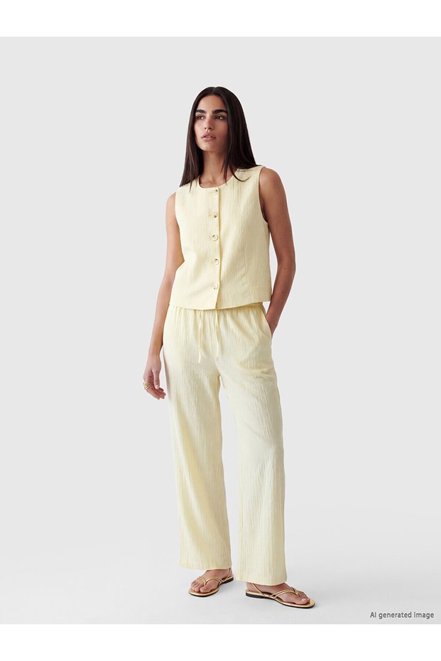 Trendlucky Women's Textured Trousers with Elastic Waist and Difference in Color