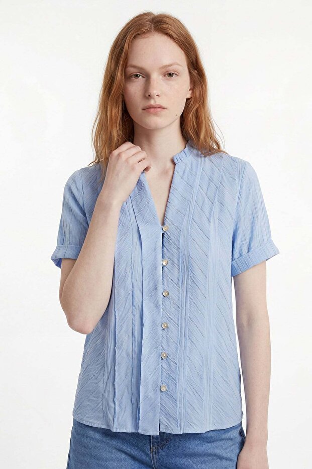 Women's Buttoned Shirt with Stripe Detail