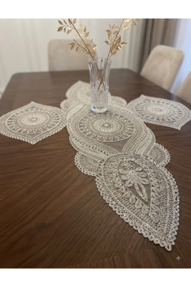 krem dantel masa / Runner