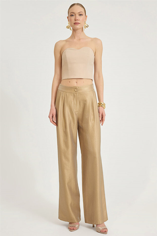 بنطلون عالي الخصر واسع الأرجل من الأمام