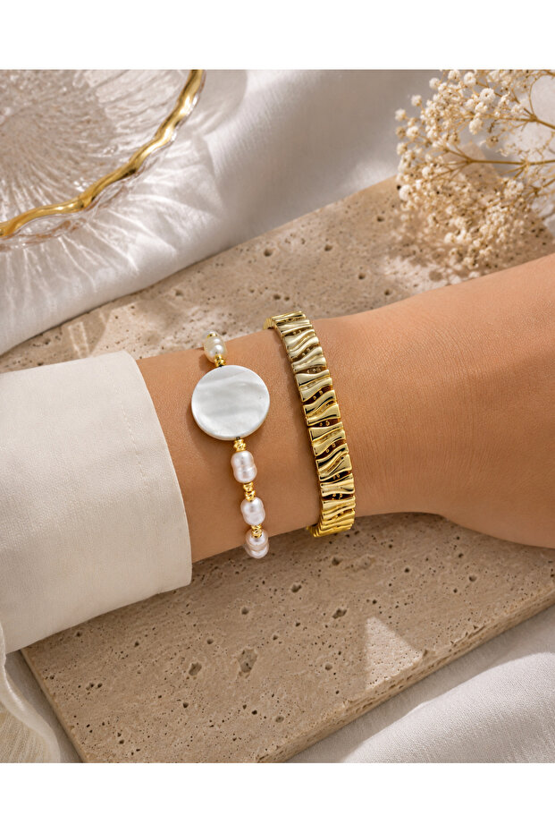 Xuping Gold Color Wave Patterned Premium Women's Bracelet - Does Not Tarnish