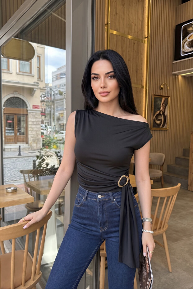 بلوزة أومزو مفتوحة الأزرار بلون ساندي