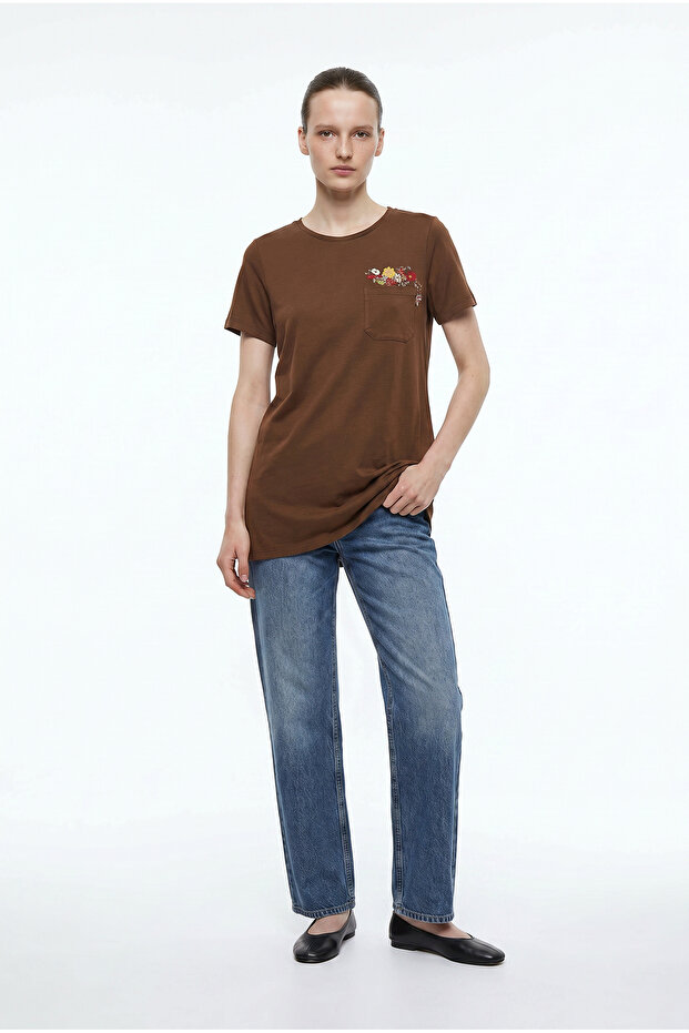 Comfortable Fit T-Shirt with Pocket Detail - Brown