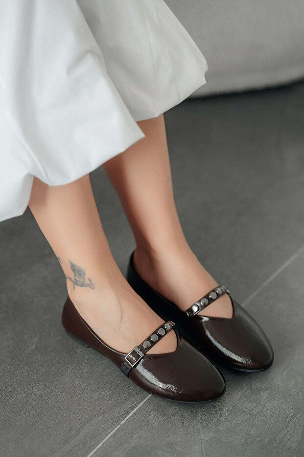 Some belt detail matte patent leather ballet shoes brown
