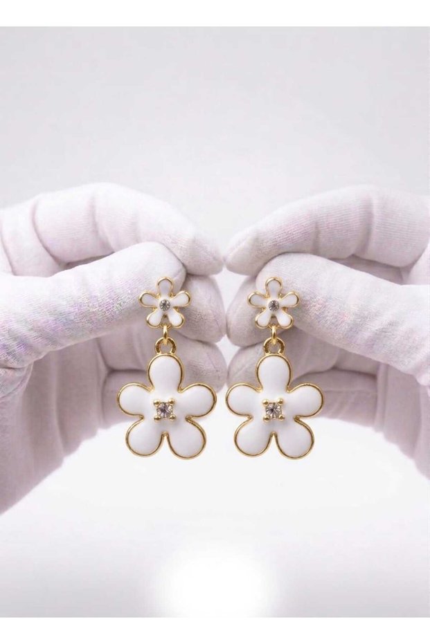 White Flowers Earrings