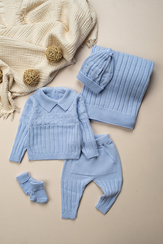 Newborn Gift 5-Piece Knitwear Set (Blanket, Sweater, Pants, Beanie, Booties)