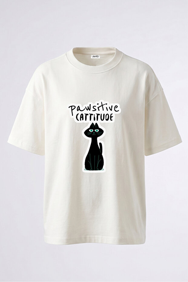 تي شيرت Pawsitive Cattitude من القطن الأبيض المطبوع من الخلف بمقاس كبير