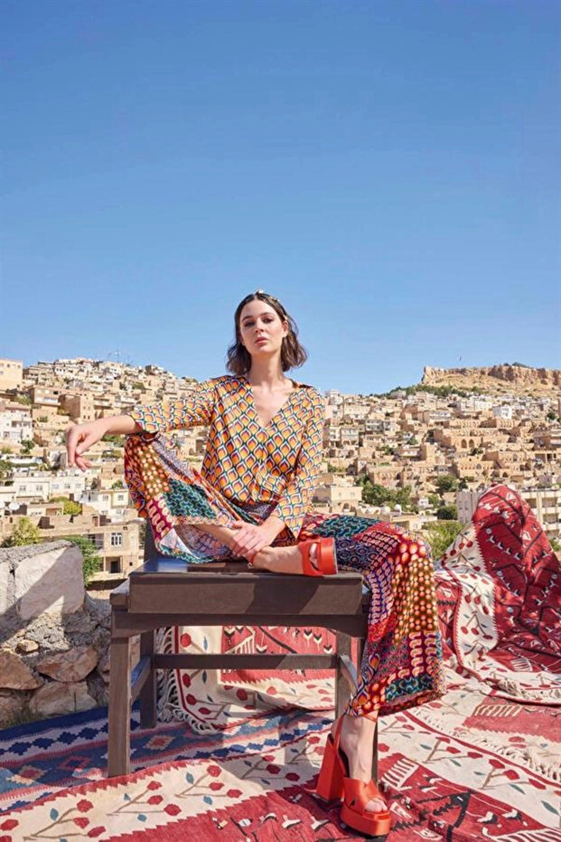 مجموعة ملابس علوية من الساتان منقوشة عرقية - 7