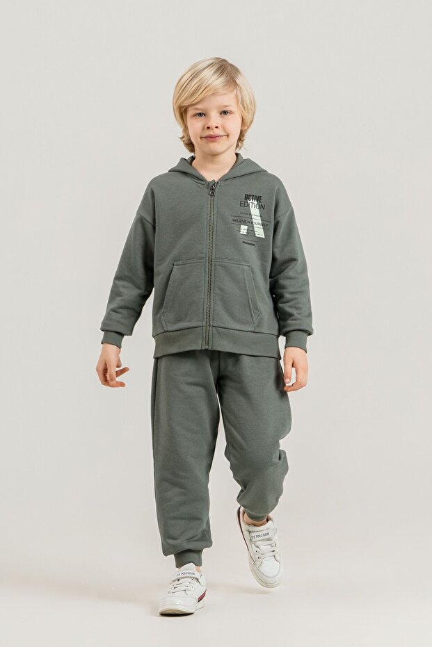 طقم بدلة رياضية للأولاد من Believe In Yourself باللون الكاكي RP3882-C-V1