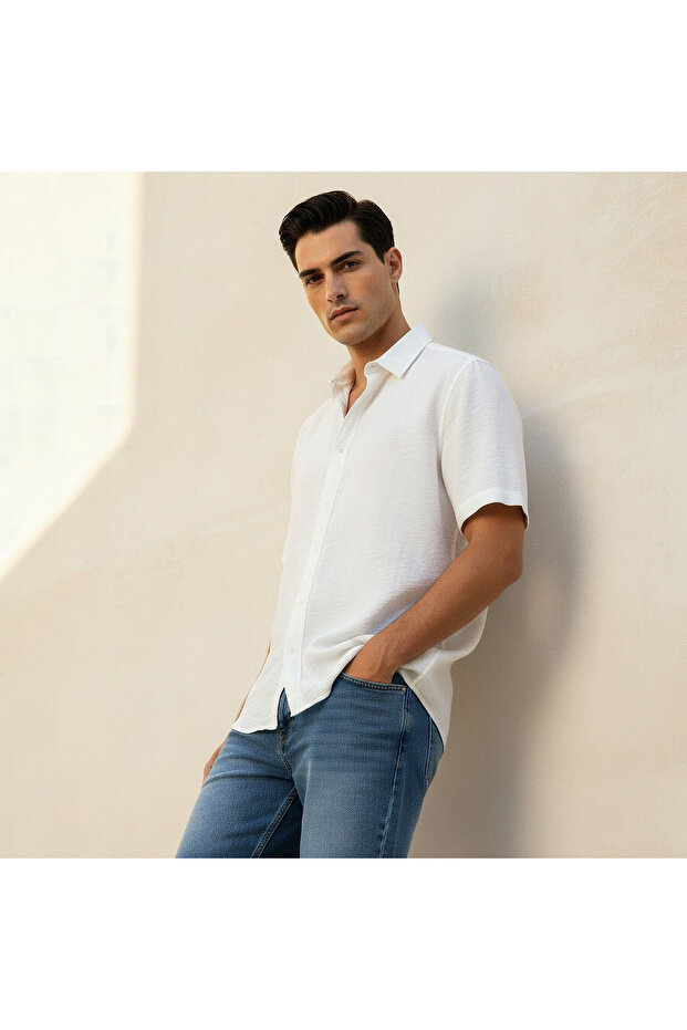 Men Regular Fit Collared Short Sleeve Shirt