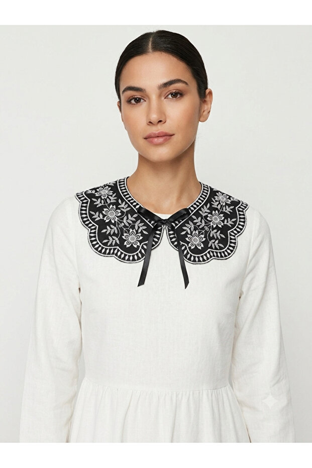 Stylish Collar with Black Motif