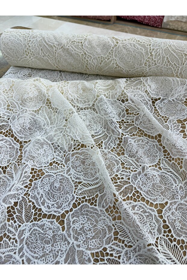 Beige Rose Motif Guipure Lace Fabric - Width 130 cm for Dresses & Evening Gowns Guipure