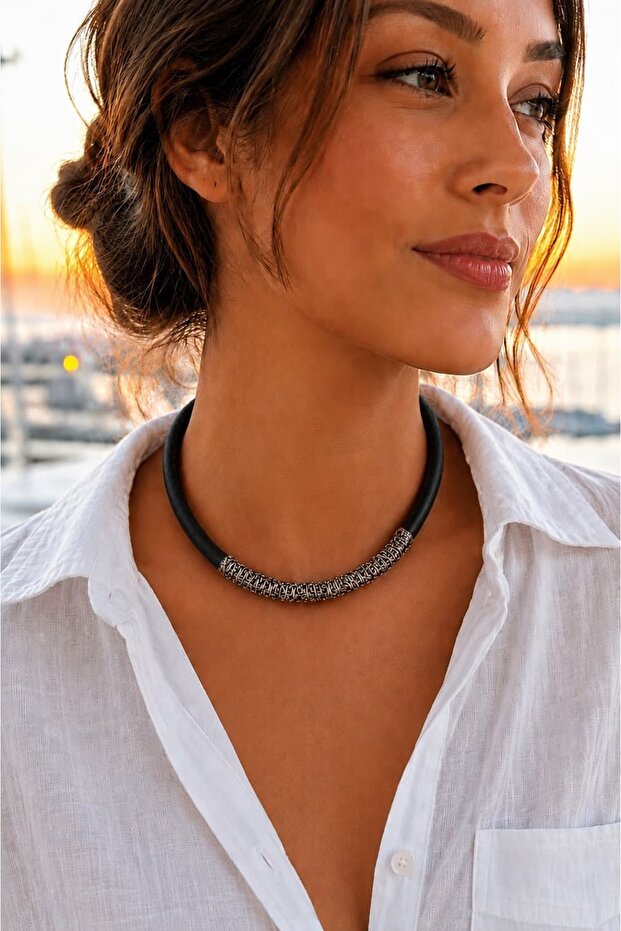 Women's Necklace with Braided Chain – Handmade Modern Short Necklace Design