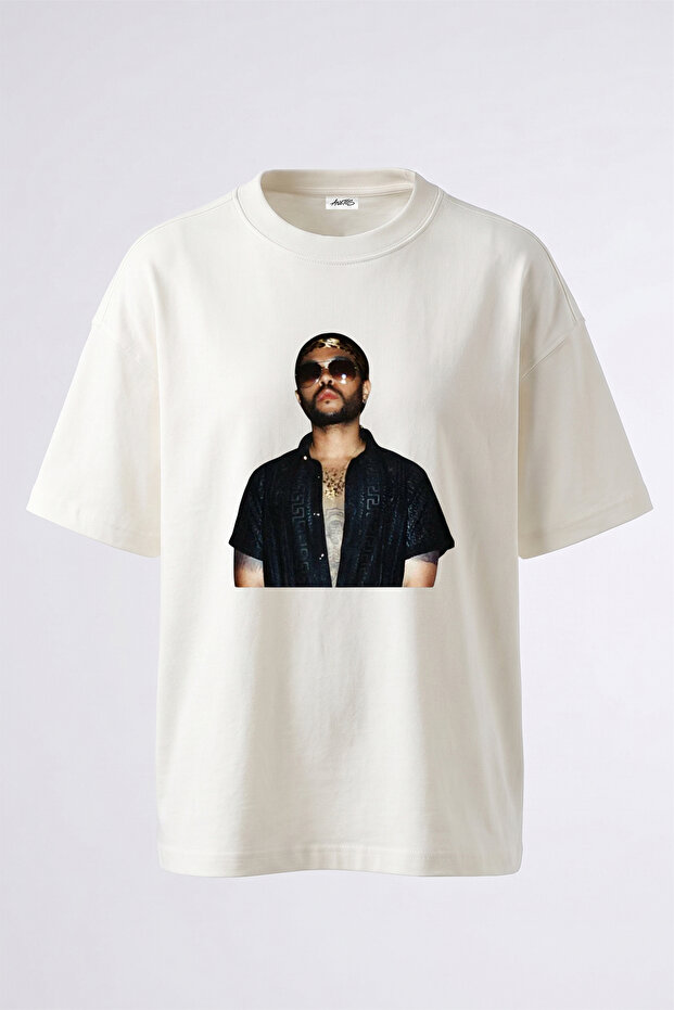 تي شيرت أبيض كبير الحجم مطبوع بتصميم The Weeknd_51
