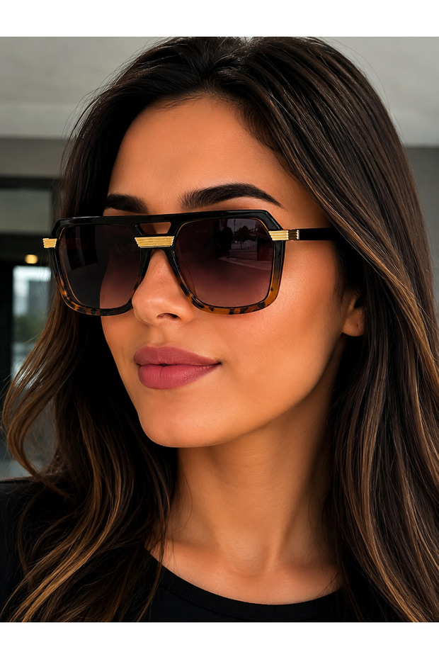 Women's Gold Detailed Gradient Glass Uv400 Protected Oversized Sunglasses