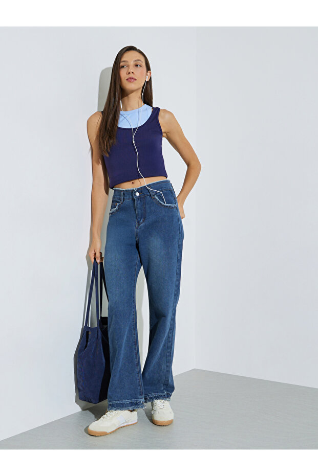 Blue Wide Leg Jeans with Frayed Raw-Edge