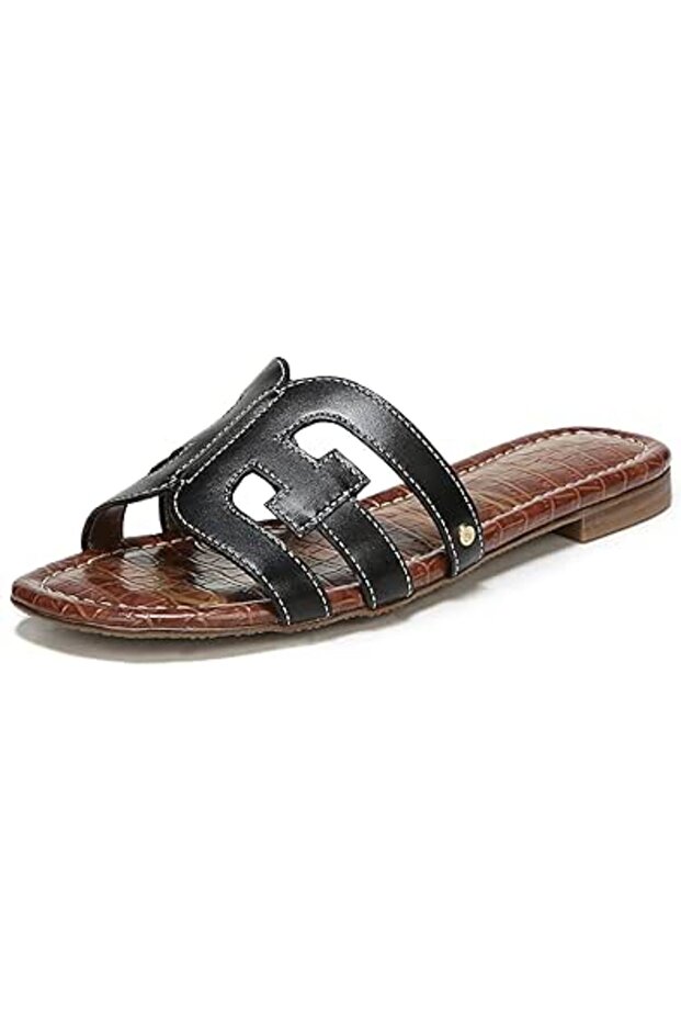 صندل نسائي مسطح من باي